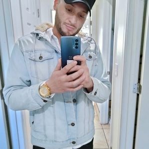 Meet your Posher, Emanuel